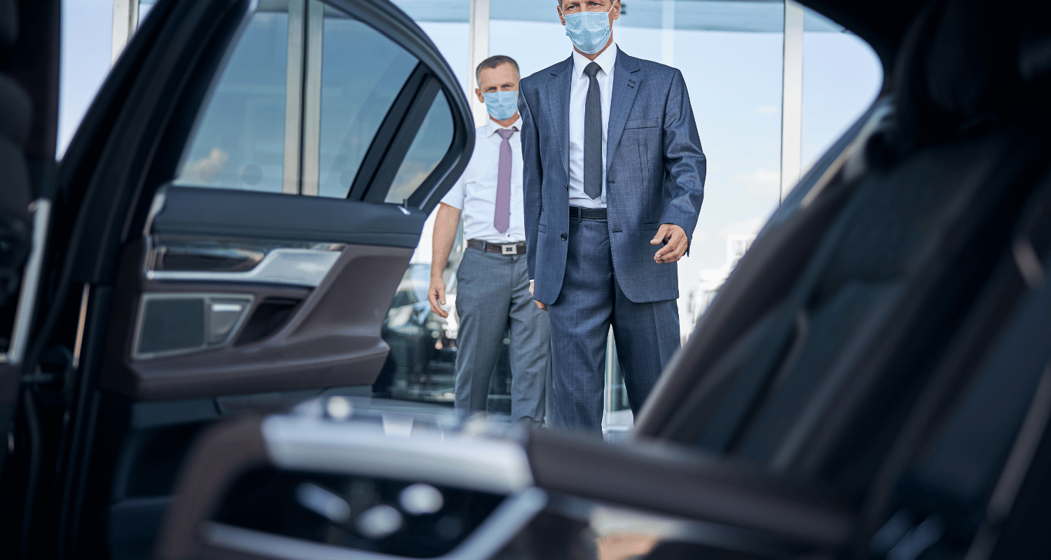 Why a chauffeur car for airport transfers is a must to hire service-BlackLuxeChauffeurs