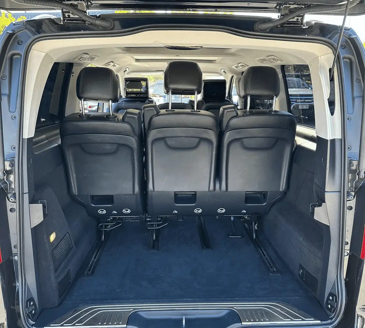 Hire Luxury Mercedes V Class Brisbane -BlackLuxeChauffeur 2