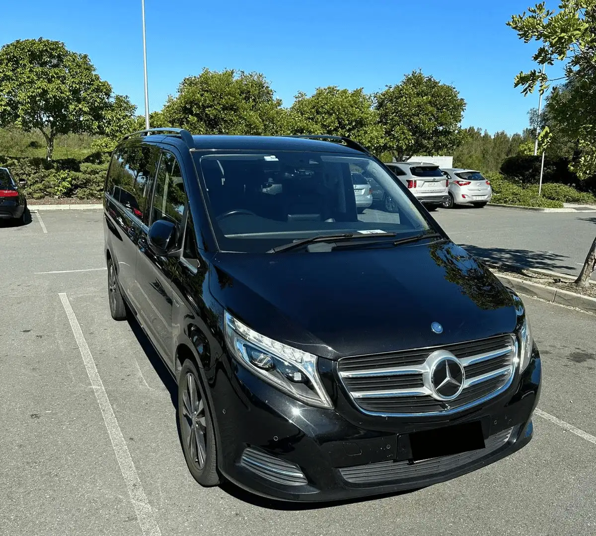 Hire Luxury Mercedes V Class Brisbane -BlackLuxeChauffeurs