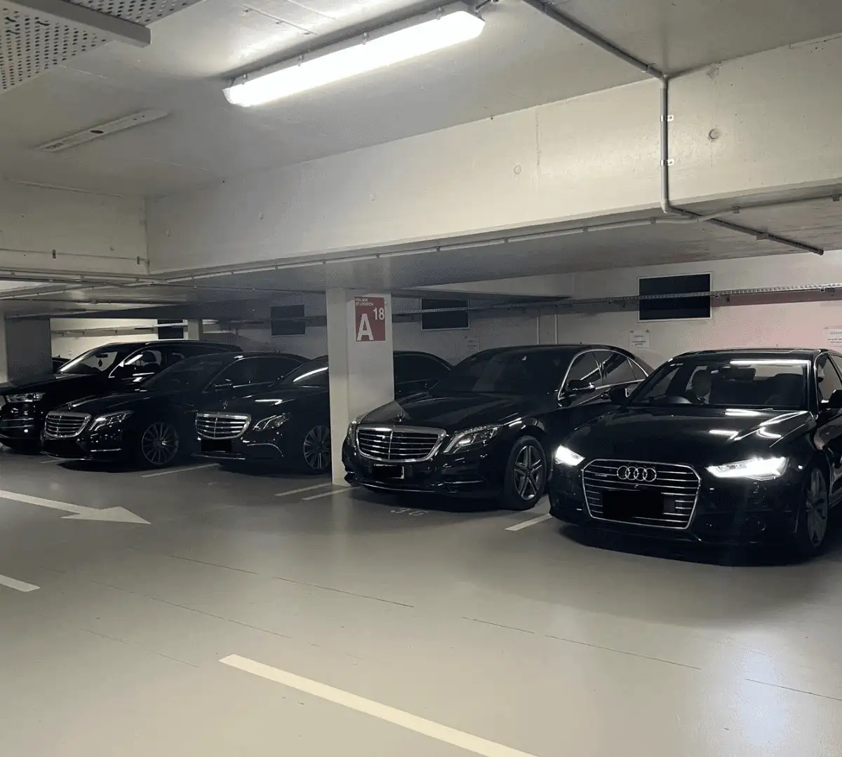 Luxury car hire Brisbane - BlackLuxeChauffeurs