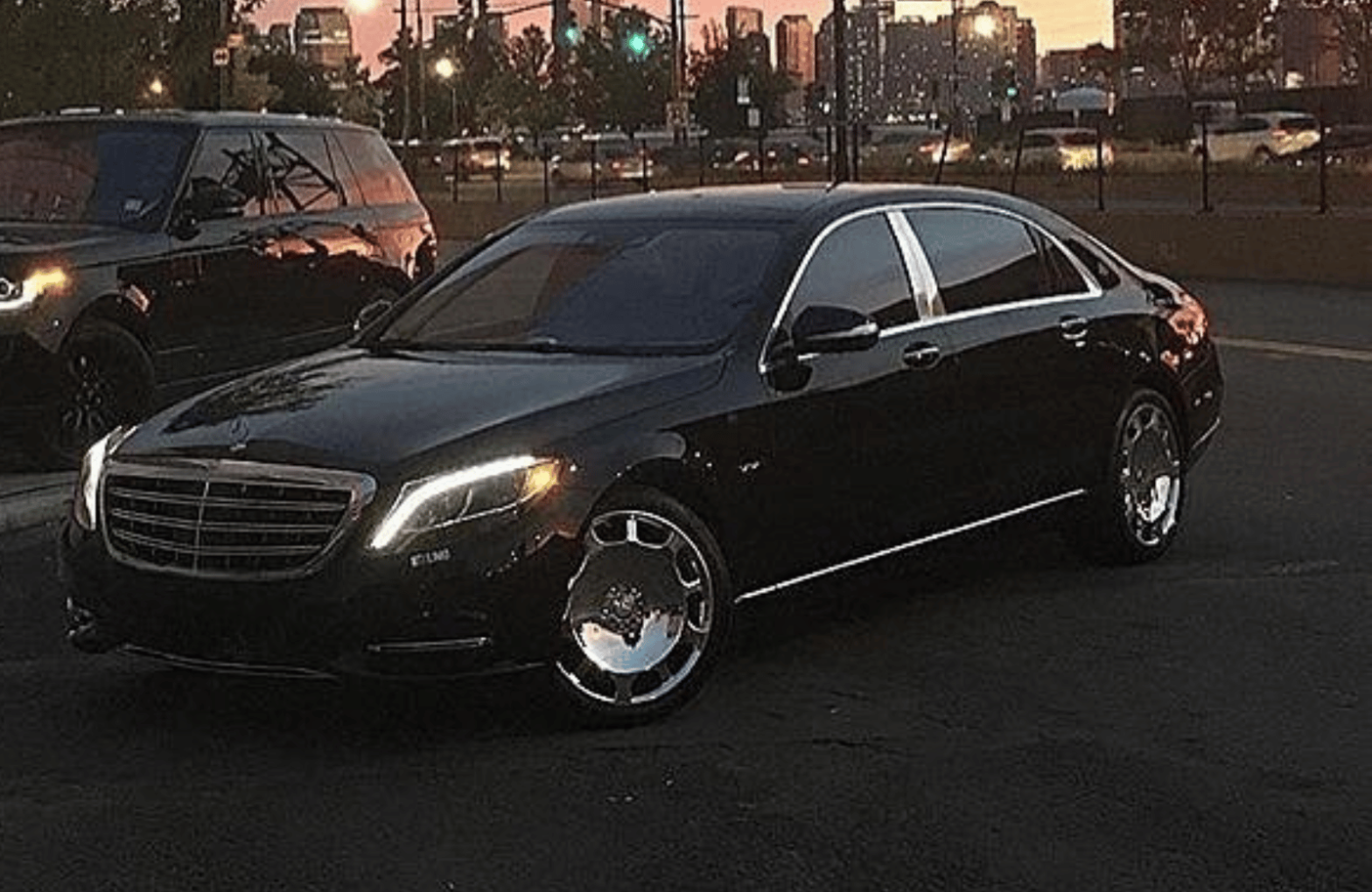 Chauffeur hire Brisbane- Black Luxe Chauffeurs