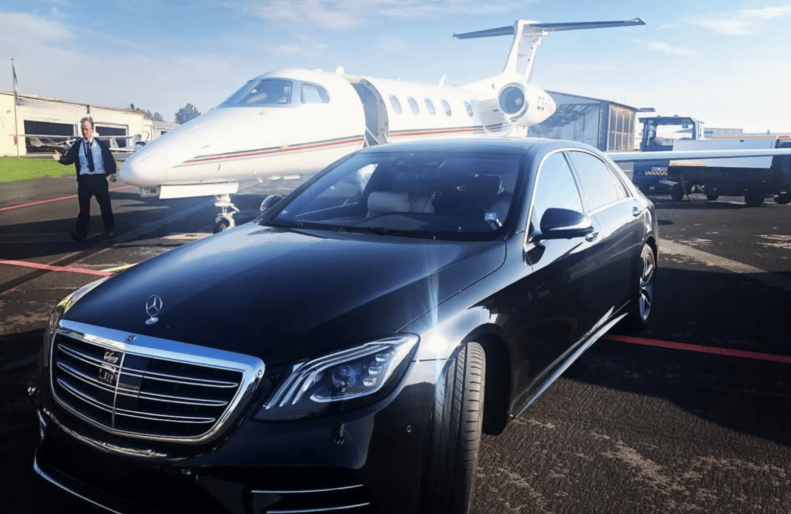Melbourne airport chauffeur – Your trusted companion for luxury travel - Black Luxe Chauffeurs
