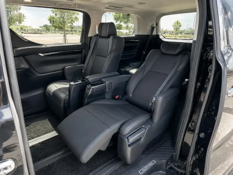 People-Mover-Chauffeur-800x600